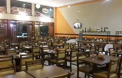 Imagem: O depósito possui 5 Vagas na garagem, 350m² de Área e está