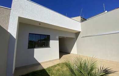 Imagem: A casa possui 2 Dormitórios, 1 Banheiro, 1 Vaga na garagem