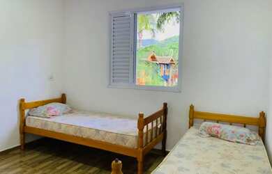 Imagem: A casa possui 2 Dormitórios, 2 Banheiros, 1 Vaga na garagem