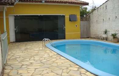 Imagem: A casa possui 4 Dormitórios, 4 Banheiros, 4 Vagas na garagem