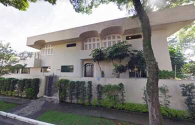 Imagem: A casa possui 4 Dormitórios, 2 Banheiros, 2 Vagas na garagem