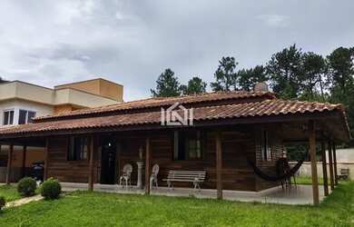 Imagem: A casa em condomínio possui 4 Dormitórios, 3 Banheiros, 4