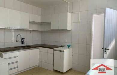 Imagem: A casa possui 3 Dormitórios, 3 Banheiros, 2 Vagas na garagem