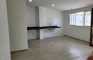 Imagem: A casa possui 3 Dormitórios, 3 Banheiros, 3 Vagas na garagem