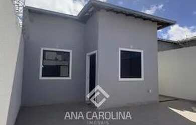 Imagem: A casa possui 3 Dormitórios, 2 Banheiros, 2 Vagas na garagem