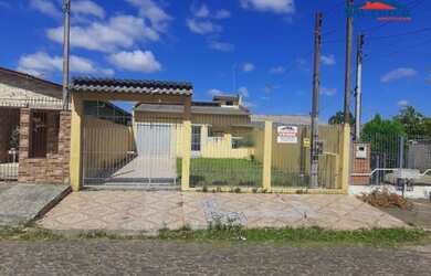 Imagem: A casa possui 2 Dormitórios, 1 Banheiro, 2 Vagas na garagem