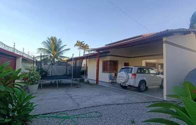 Imagem: A casa possui 4 Dormitórios, 4 Banheiros, 5 Vagas na garagem