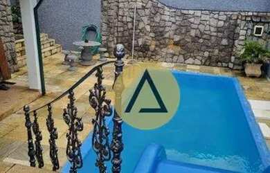 Imagem: A casa possui 5 Dormitórios, 5 Banheiros, 3 Vagas na garagem