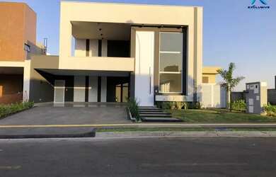 Imagem: A casa possui 4 Dormitórios, 5 Banheiros, 2 Vagas na garagem