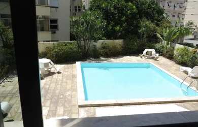 Imagem 2: Quarto e Sala perto Praia com Piscina amp Garagem