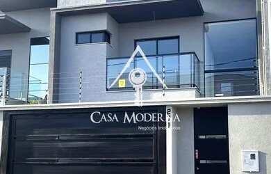 Imagem: A casa possui 3 Dormitórios, 3 Banheiros, 2 Vagas na garagem