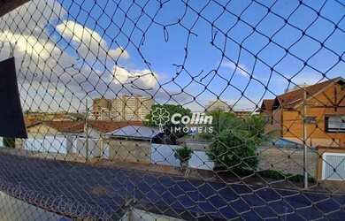 Imagem: O apartamento possui 3 Dormitórios, 1 Banheiro, 2 Vagas na