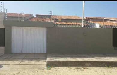 Imagem: A casa possui 3 Dormitórios, 4 Vagas na garagem, 120m² de