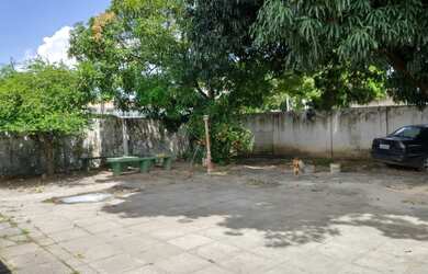 Imagem: A casa possui 5 Dormitórios, 4 Banheiros, 5 Vagas na garagem