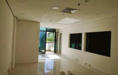 Imagem: O depósito possui 4 Vagas na garagem, 241m² de Área e está