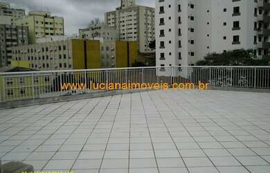 Imagem: O depósito possui 5 Vagas na garagem, 1.700m² de Área e