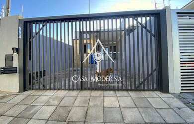 Imagem: A casa possui 2 Dormitórios, 1 Banheiro, 2 Vagas na garagem