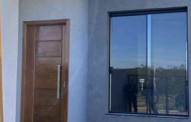 Imagem: A casa à venda possui 2 Dormitórios, 1 Banheiro, 2 Vagas na