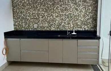 Imagem: A casa em condomínio possui 3 Dormitórios, 1 Banheiro, 2 Vagas