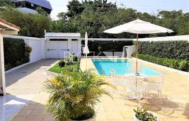 Imagem: A casa em condomínio possui 5 Dormitórios, 5 Banheiros, 3