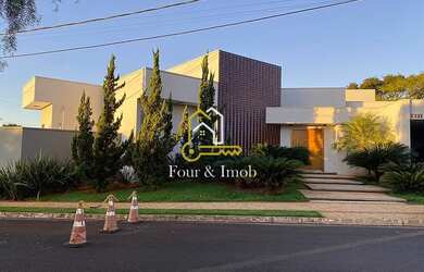 Imagem: A casa em condomínio possui 4 Dormitórios, 5 Banheiros, 5