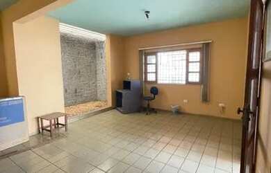 Imagem: A casa possui 3 Dormitórios, 2 Banheiros, 3 Vagas na garagem