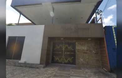 Imagem: A casa possui 5 Banheiros, 5 Vagas na garagem, 1.000m² de Área