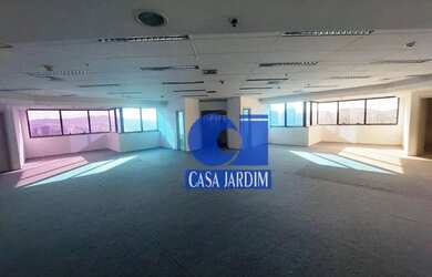 Imagem: O depósito possui 5 Vagas na garagem, 202m² de Área e está