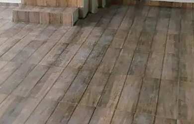 Imagem: A casa possui 2 Dormitórios, 1 Banheiro, 2 Vagas na garagem