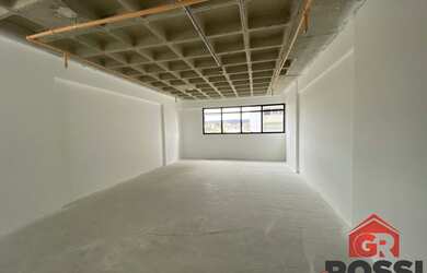 Imagem: O depósito possui 2 Vagas na garagem, 57m² de Área e está