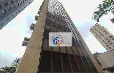 Imagem: O depósito possui 5 Vagas na garagem e 1605m² de Área e está