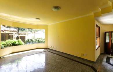 Imagem: A casa em condomínio possui 5 Dormitórios, 4 Banheiros, 2