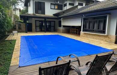 Imagem: A casa em condomínio possui 5 Dormitórios, 5 Banheiros, 454m²