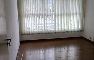 Imagem: O depósito possui 25-0m² de Área e está localizado em Santo