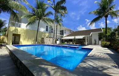 Imagem: A casa possui 5 Dormitórios, 5 Banheiros, 4 Vagas na garagem