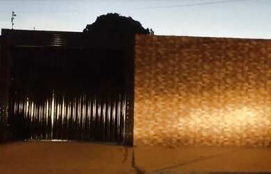 Imagem: A casa possui 2 Dormitórios, 2 Banheiros, 5 Vagas na garagem