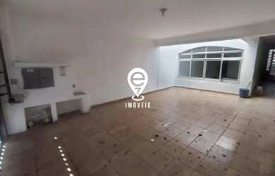 Imagem: A casa possui 4 Dormitórios, 4 Banheiros, 2 Vagas na garagem