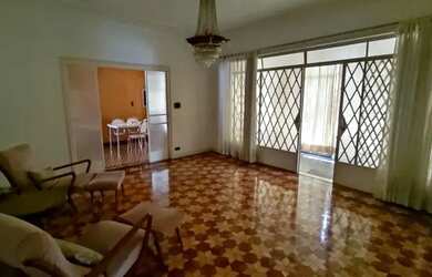 Imagem: A casa possui 3 Dormitórios, 3 Banheiros e 179m² de Área