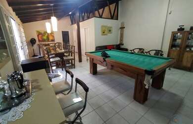 Imagem: A casa possui 3 Dormitórios, 2 Banheiros, 2 Vagas na garagem