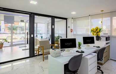 Imagem: O depósito possui 3 Vagas na garagem, 183m² de Área e está