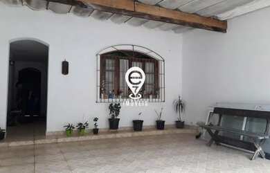 Imagem: A casa possui 4 Dormitórios, 3 Banheiros, 120m² de Área