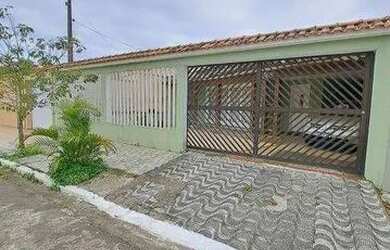 Imagem: A casa possui 3 Dormitórios, 3 Banheiros, 181m² de Área e