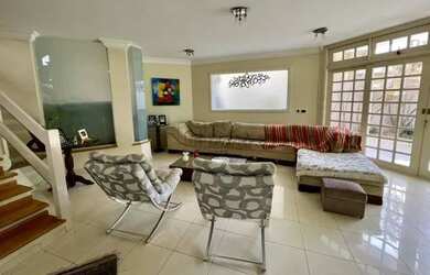 Imagem: A casa em condomínio possui 4 Dormitórios, 5 Banheiros, 2