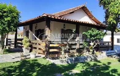 Imagem: A casa possui 5 Dormitórios, 4 Banheiros, 5 Vagas na garagem