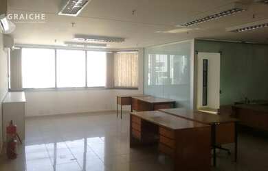 Imagem: O depósito possui 5 Vagas na garagem, 160m² de Área e está