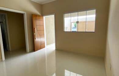 Imagem: A casa possui 2 Dormitórios, 2 Banheiros, 1 Vaga na garagem