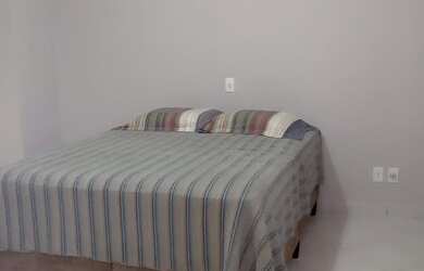 Imagem: A casa possui 3 Dormitórios, 3 Banheiros, 4 Vagas na garagem