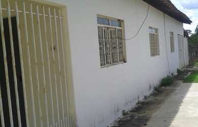 Imagem: A casa possui 2 Dormitórios, 1 Banheiro, 4 Vagas na garagem