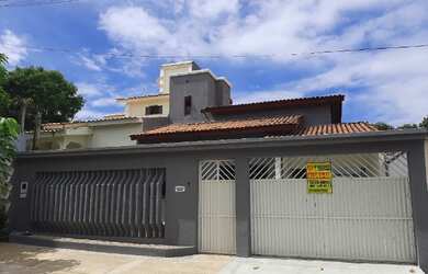 Imagem: A casa possui 3 Dormitórios, 2 Banheiros, 2 Vagas na garagem