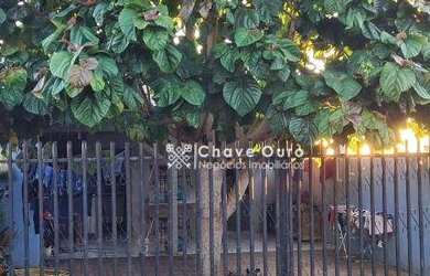 Imagem: A casa possui 2 Dormitórios, 1 Banheiro, 3 Vagas na garagem